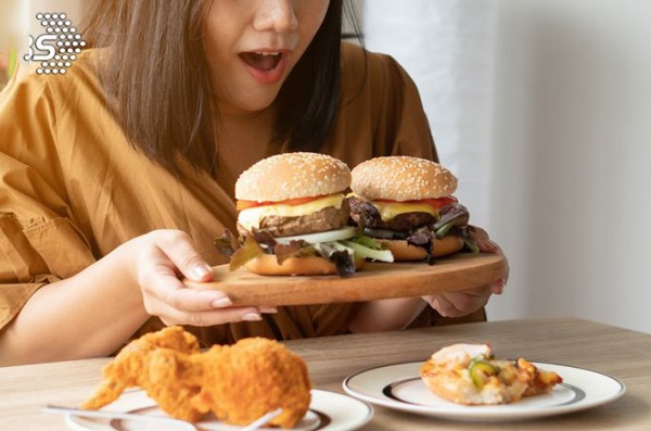 Thường xuyên lén lút làm điều này trong nhà tắm, cô gái bất ngờ có biểu hiện như mang bầu-1