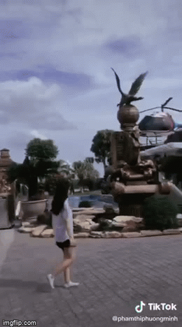 Sự thật bất ngờ về clip cô gái trẻ bước ra từ biệt phủ sang trọng có trực thăng đậu trên nóc: Thì ra là một nơi ai cũng có thể vào tại Hải Dương-1