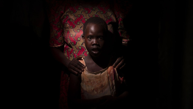 Túp lều của những đứa trẻ sống không bằng chết: Nơi các em bị bố mẹ và xã hội ruồng bỏ, thậm chí còn bị nguyền rủa chết sớm-1