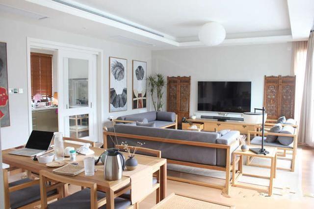 Ai nói ghế sofa bắt buộc phải được kê dựa vào tường? Hãy phá vỡ bố cục truyền thống này để căn phòng rộng rãi và tiện nghi hơn gấp bội-1