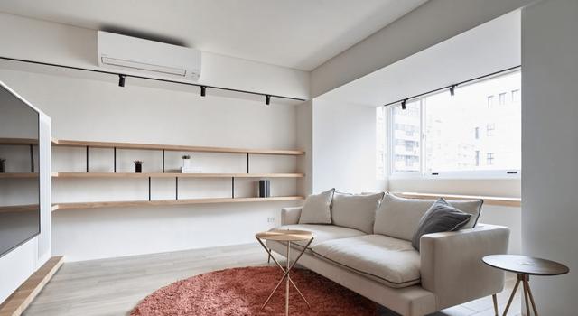 Ai nói ghế sofa bắt buộc phải được kê dựa vào tường? Hãy phá vỡ bố cục truyền thống này để căn phòng rộng rãi và tiện nghi hơn gấp bội-6