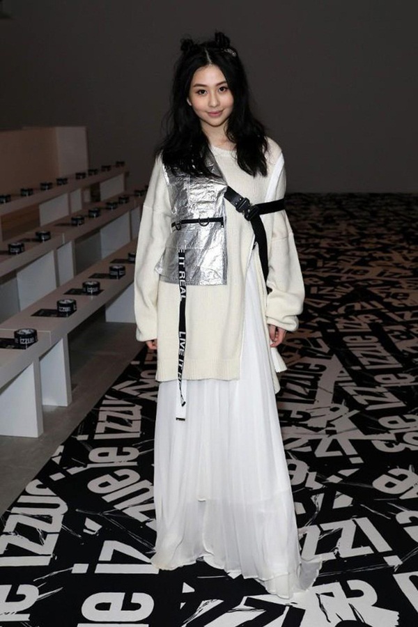 Cuộc sống sang chảnh của ái nữ nhà 3 ông trùm, bà hoàng” Cbiz: Con gái bom sex” Khâu Thục Trinh sống xa hoa trong căn hộ tiền tỷ, ái nữ Lý Liên Kiệt xuất sắc theo học Harvard-7