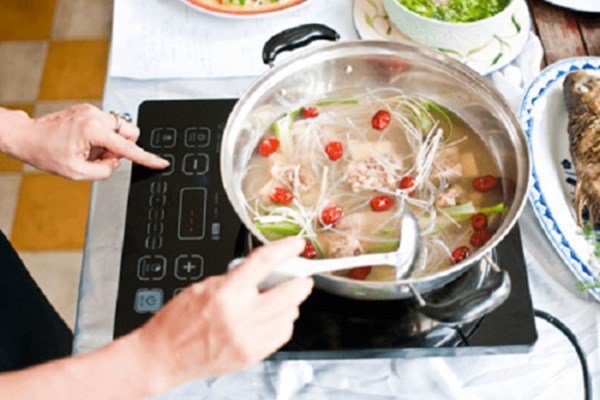 Vô tình làm 4 điều này khi nấu ăn tiền điện bỗng tăng gấp đôi, bếp vừa mua đã hỏng-3