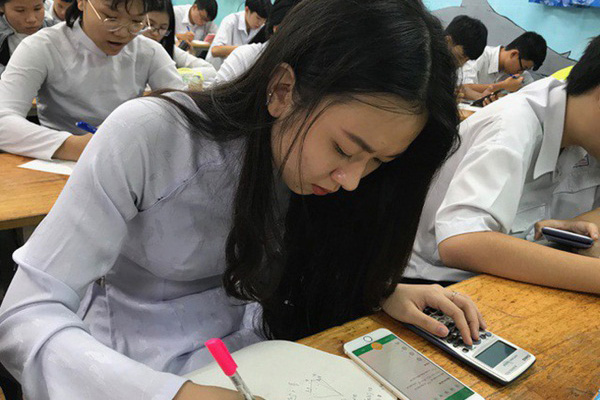 Học sinh sử dụng điện thoại trong giờ học: Cần hiểu đúng quy định-3