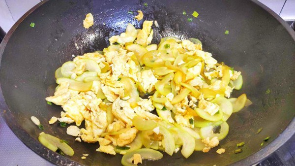 Lần đầu xào trứng với thứ này, cả nhà đánh bay cả đĩa, cứ tiếc vì không nấu nhiều-5