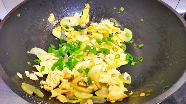 Lần đầu xào trứng với thứ này, cả nhà đánh bay cả đĩa, cứ tiếc vì không nấu nhiều-6