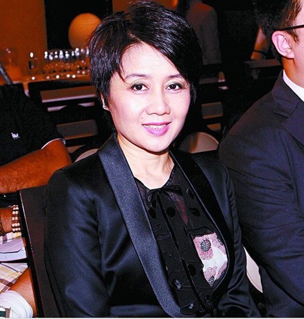 Mẹ chồng - nàng dâu giới siêu giàu Cbiz: Người bị đuổi ra khách sạn, kẻ quỳ gối rửa chân-3