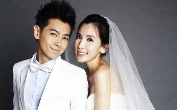 Mẹ chồng - nàng dâu giới siêu giàu Cbiz: Người bị đuổi ra khách sạn, kẻ quỳ gối rửa chân-8