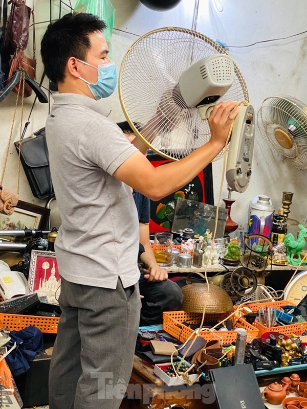 Lạ lùng chợ phiên đồ cũ của những người ưa hoài niệm-5