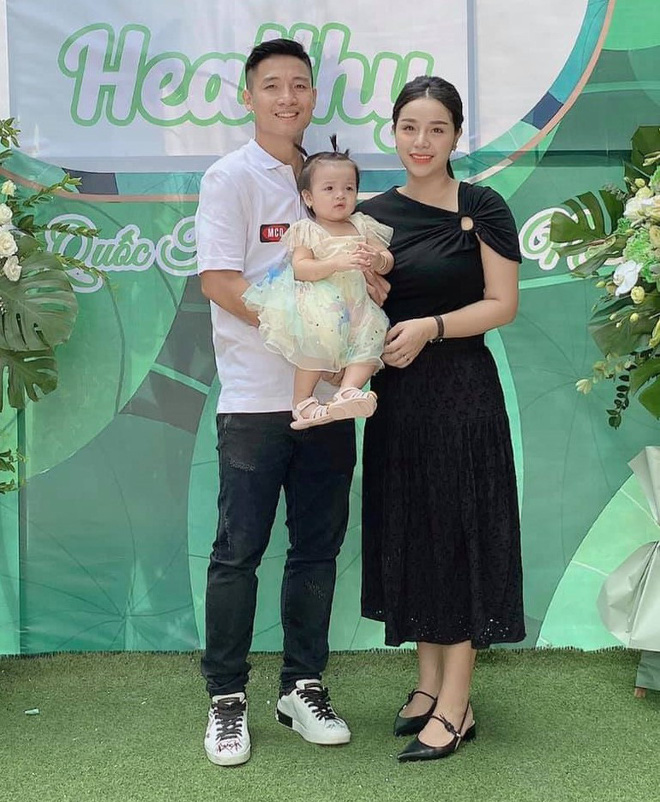 Hôm qua tuyên bố đã cưới đâu mà có chồng, vợ Tư Dũng nay gọi chồng ngọt xớt, hết nhận là single mom-6