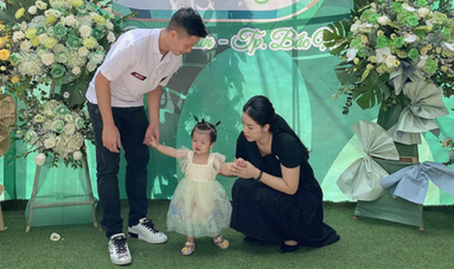 Hôm qua tuyên bố đã cưới đâu mà có chồng, vợ Tư Dũng nay gọi chồng ngọt xớt, hết nhận là single mom-7