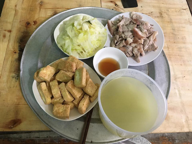 Dùng tô nhựa đựng canh nóng, cô gái bị người yêu phũ ngay lần đầu ra mắt nhưng hành động vùng lên khiến dân tình rào rào ủng hộ-2