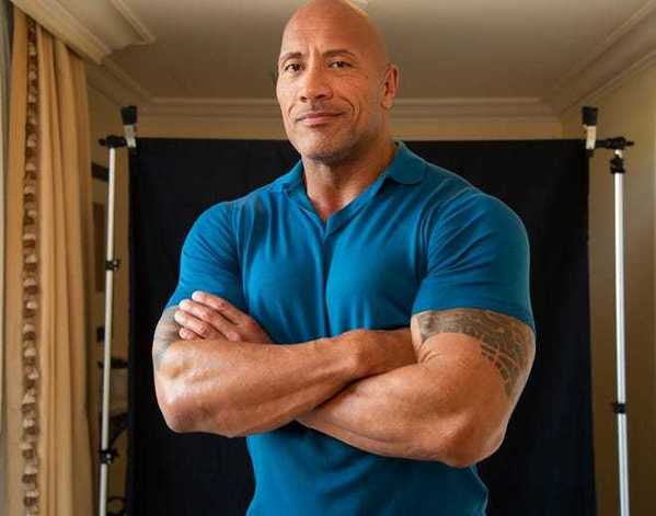 The Rock” Dwayne Johnson tự phá tan cổng nhà vì muộn giờ đi làm-3