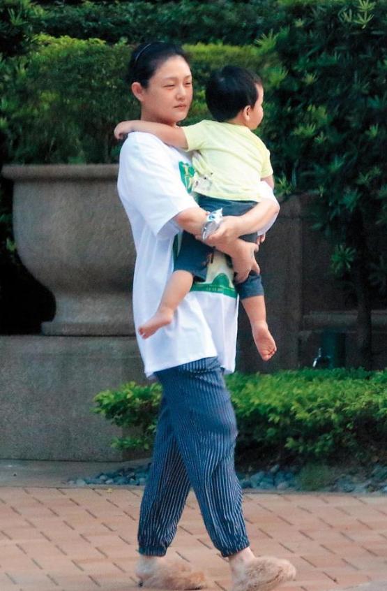 Nước mắt hào môn” của Từ Hy Viên: Mang danh tiểu tam” cướp người yêu của bạn thân, bị mẹ chồng ép thành máy đẻ và cuộc hôn nhân nguội lạnh bên người chồng phản bội?-15