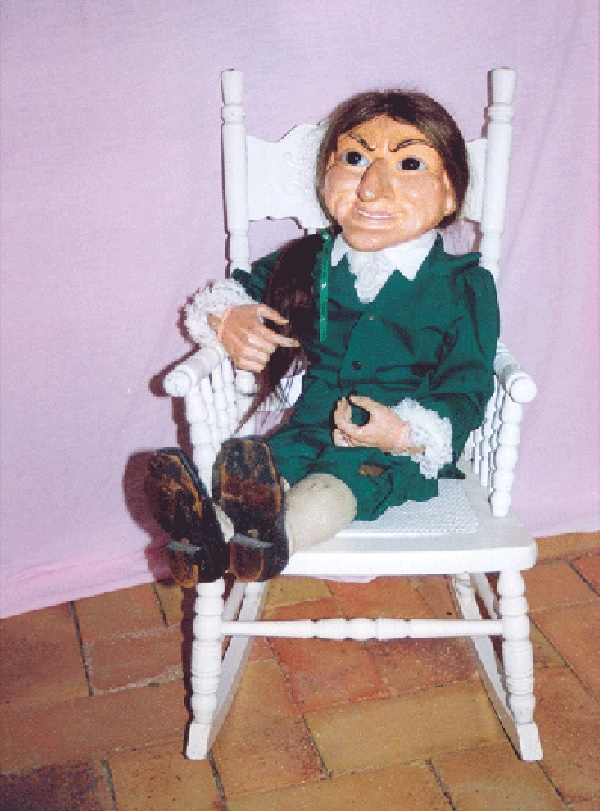 Lạnh gáy với lời nguyền chết chóc trong 25 món đồ bị ám, có những thứ vừa ngồi lên đã thiệt mạng (Phần 3)-1