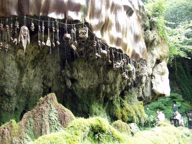 Lạnh gáy với lời nguyền chết chóc trong 25 món đồ bị ám, có những thứ vừa ngồi lên đã thiệt mạng (Phần 3)-2