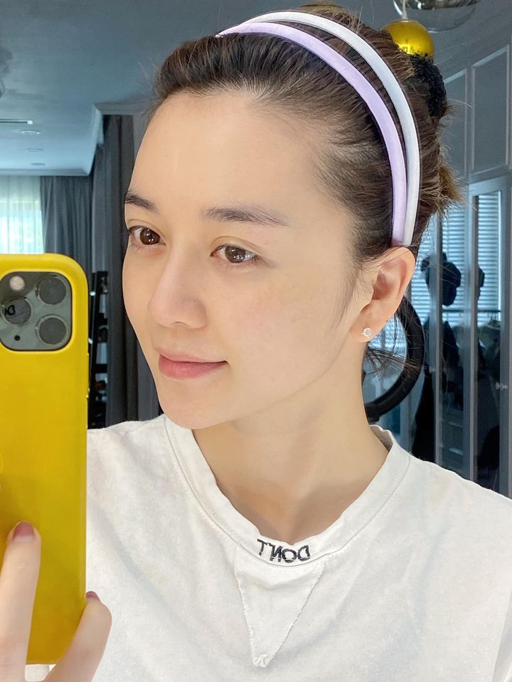 Rửa mặt theo cách của phụ nữ Nhật, Thiều Bảo Trang khoe thành quả da căng mịn, trắng như phát sáng ở tuổi 29-2