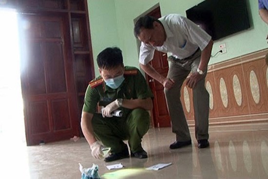 Mâu thuẫn trong lúc ăn tối, con cầm búa đánh bố tử vong