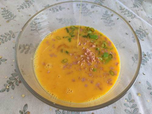 Vẫn là trứng rán nhưng thêm vài nguyên liệu lại thành món ngon chỉ nhà hàng mới có-3