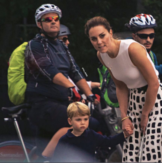 Hai em bé hoàng gia Louis và Archie làm người hâm mộ bấn loạn khi đều có chung một sở thích khiến cha mẹ nhiều lần phải dở khóc dở cười-2