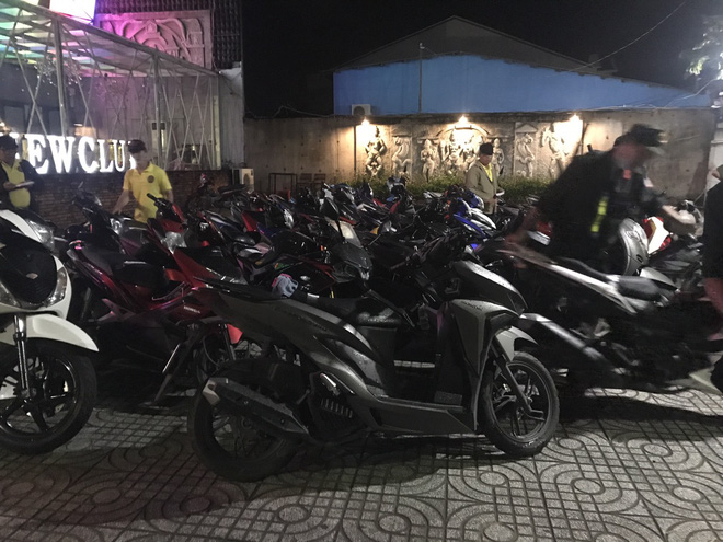 Hơn 100 nam nữ mở tiệc ma túy trong quán bar New Club-2