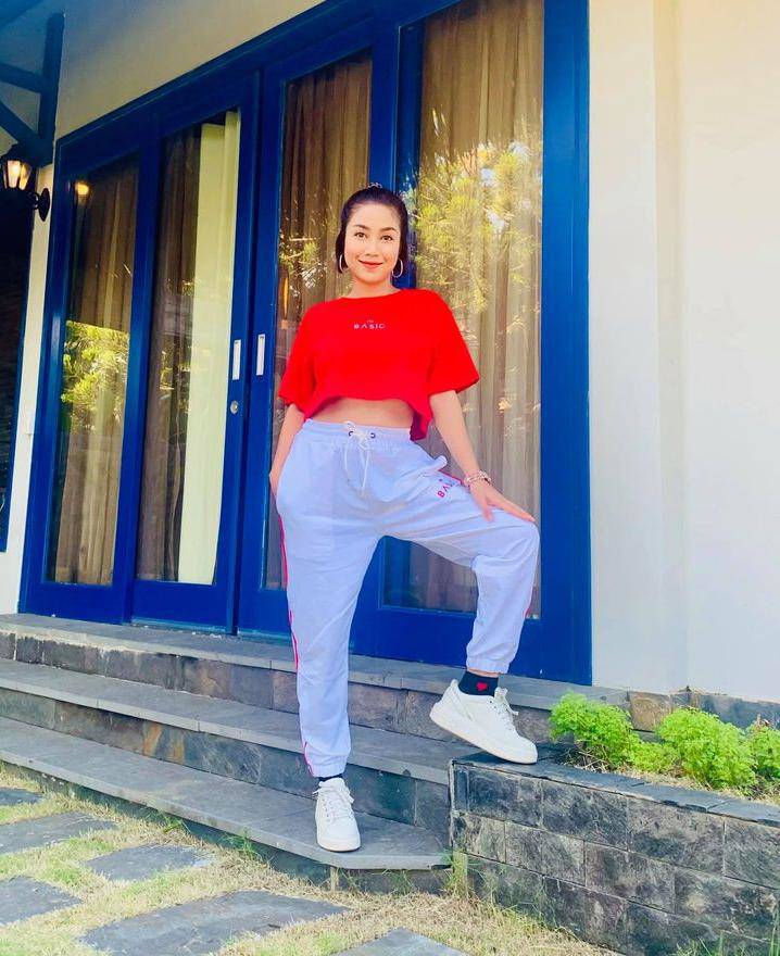 Ốc Thanh Vân ở nhà chăm con mặc bình dân, đổi style theo hội nữ tổng tài liền lên đời-1