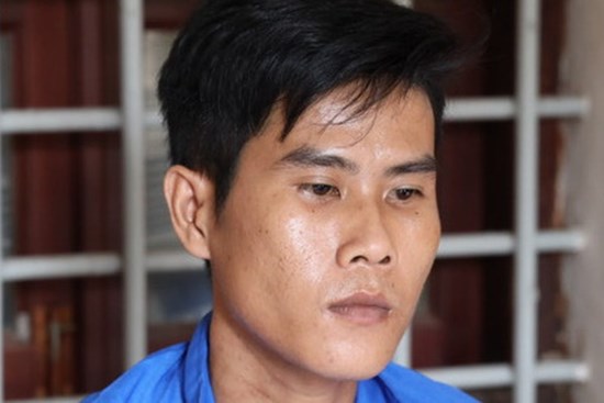 Gã đàn ông trốn dưới gầm giường 'bạn gái nhí', chờ đợi cơ hội để làm 'chuyện người lớn'