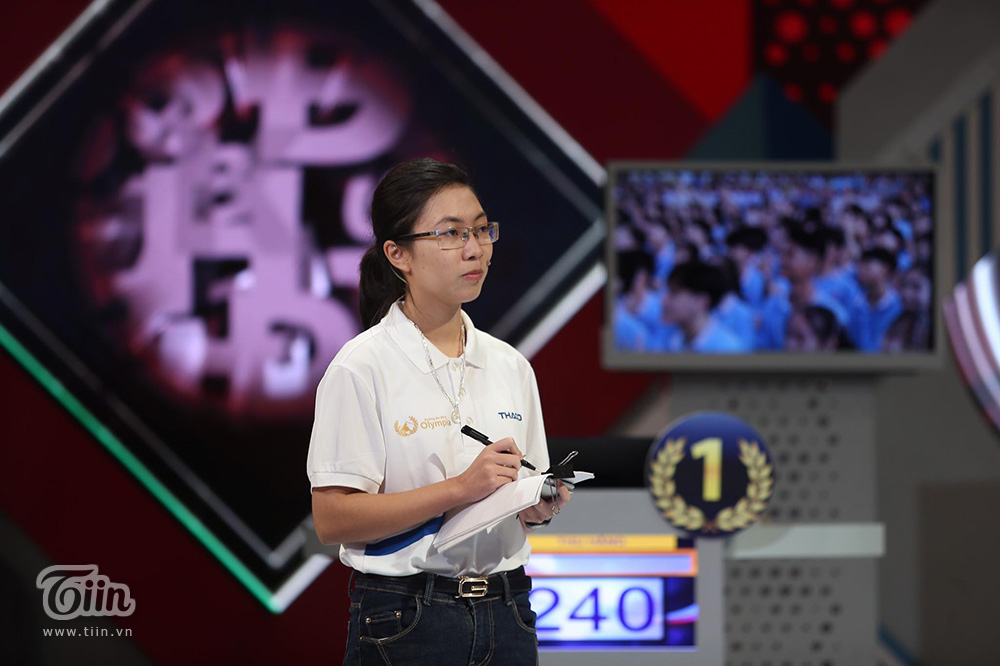 Chân dung nữ Quán quân Olympia năm 2020 với loạt biểu cảm ấn tượng-14