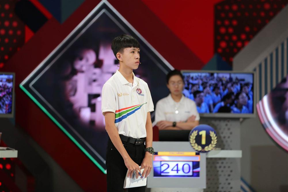 Đạt 235 điểm, cô gái duy nhất trong chương trình giành vòng nguyệt quế Đường lên đỉnh Olympia, trước đó đã nói 1 câu cực chất-7
