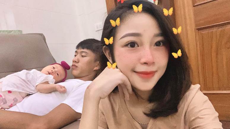 Nửa đêm vợ cầu thủ Văn Đức viết status than quá mệt mỏi rồi lại xoá đi ngay lập tức-2