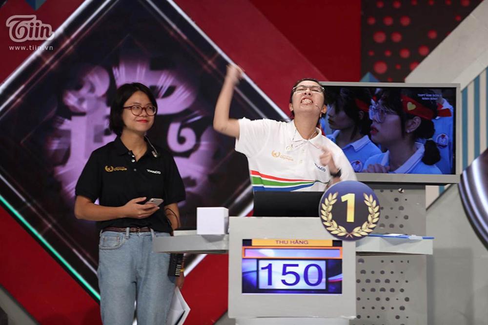 Tranh cãi dữ dội về thái độ của quán quân Olympia ở trận chung kết: Thể hiện hơi lố, ngông nghênh quá thành vô duyên-2