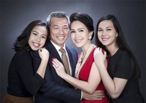 Những mỹ nhân Việt nức tiếng 1 thời giờ ở cơ ngơi khủng, mẹ chồng Hà Tăng cũng góp mặt-1