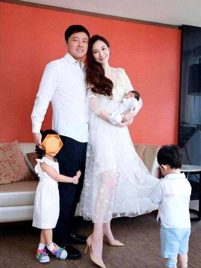 Cái kết của dàn mỹ nhân Hoa ngữ sau khi cùng đại gia chung hoạn nạn: Người hạnh phúc viên mãn, kẻ bị bỏ rơi rồi tự tử không thành-7