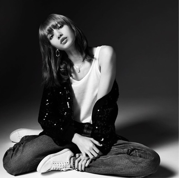 Idol Hàn có tuyệt chiêu kéo lệch áo lả lơi siêu sexy mà vẫn sang chảnh-5