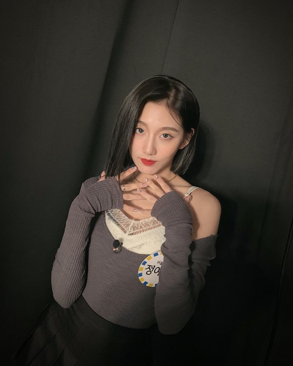 Idol Hàn có tuyệt chiêu kéo lệch áo lả lơi siêu sexy mà vẫn sang chảnh-9