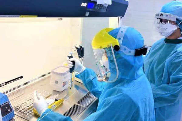 Thông tin mới về ca mắc COVID-19 nặng duy nhất đang điều trị-1