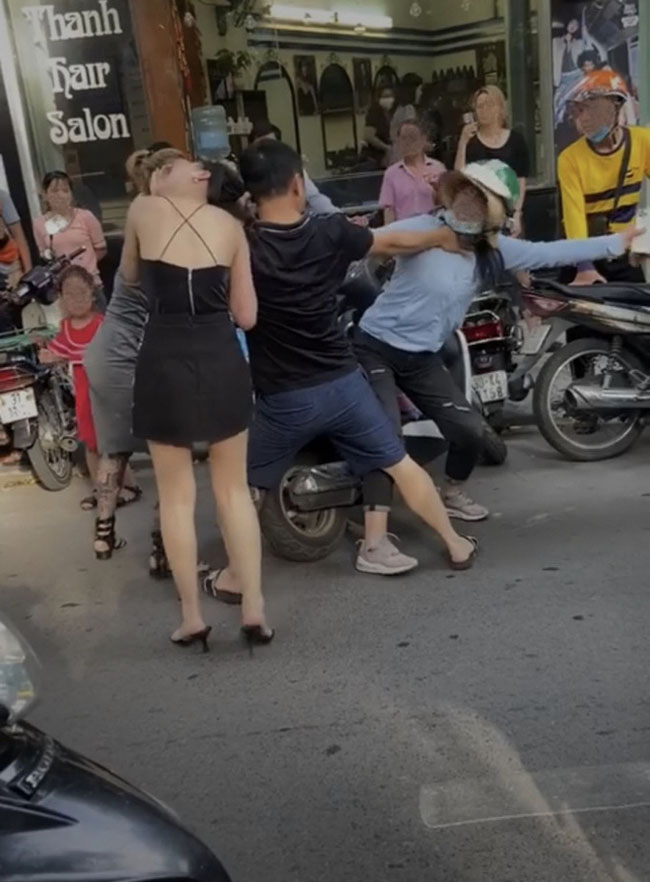 Nhân vụ đánh ghen phố Lý Nam Đế, status Việc gì phải giữ chồng của đạo diễn Lê Hoàng được đào mộ-3