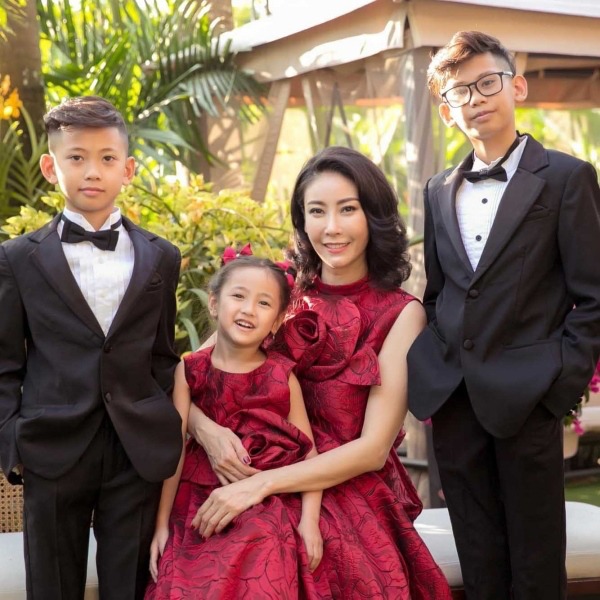 Bầu tuổi 39, HH Hà Kiều Anh bị tai nạn phải vứt bỏ ôtô, giờ đứa trẻ đẹp như tiên-10