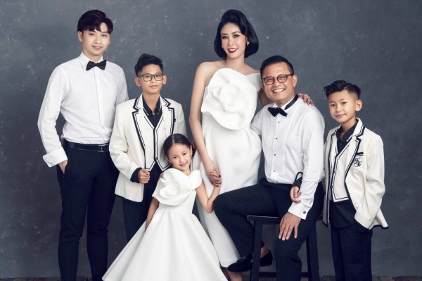 Bầu tuổi 39, HH Hà Kiều Anh bị tai nạn phải vứt bỏ ôtô, giờ đứa trẻ đẹp như tiên-13