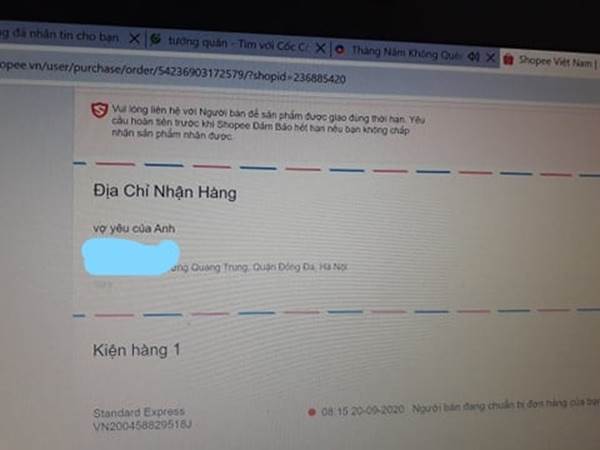 Láu cá đặt tên người nhận là Vợ yêu của anh, cô gái cũng sửng sốt trước màn tung hứng đầy ngọt ngào của anh shipper-1