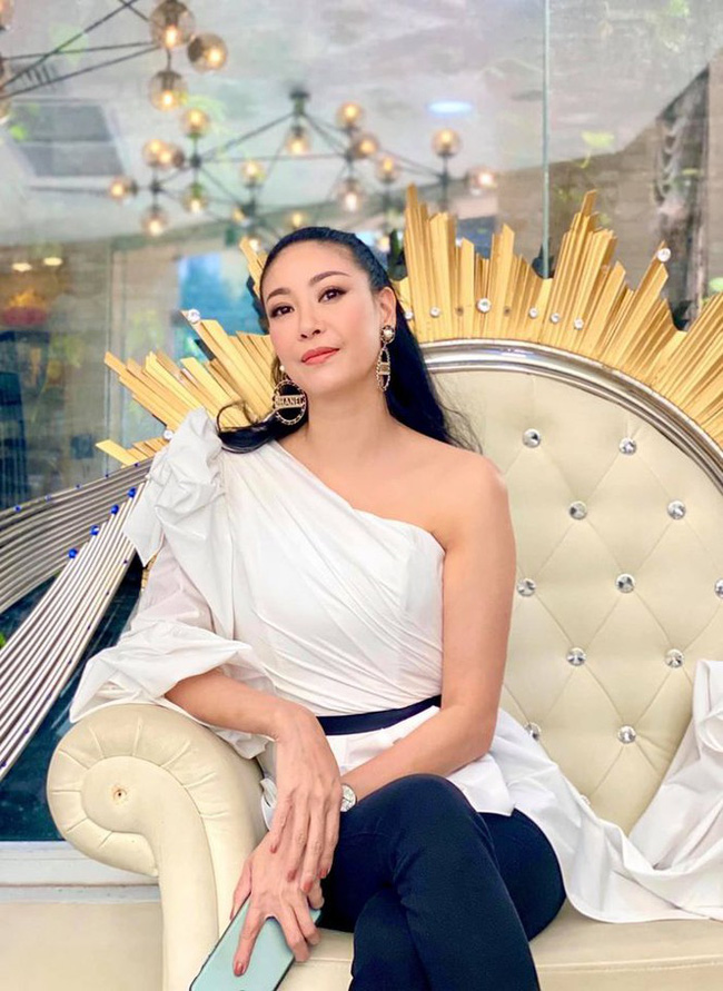 Khoảnh khắc Hà Kiều Anh mặc áo tắm đăng quang ngôi vị Hoa hậu Việt Nam cách đây 28 năm khi mới tròn 16 tuổi hot trở lại-1