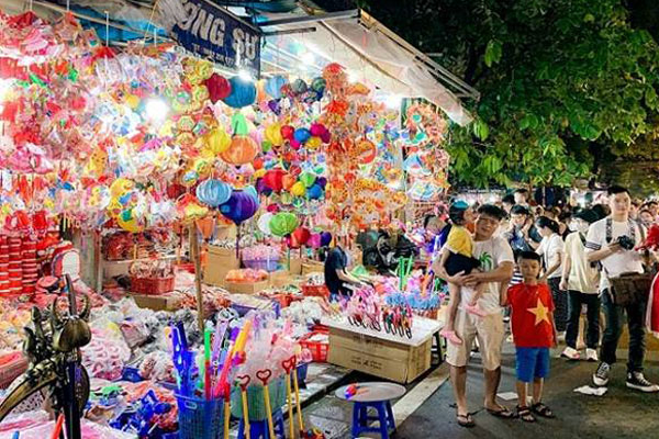 Hàng Mã đông nghẹt người dịp cuối tuần chơi Trung thu sớm, tiểu thương yêu cầu không chụp ảnh-25