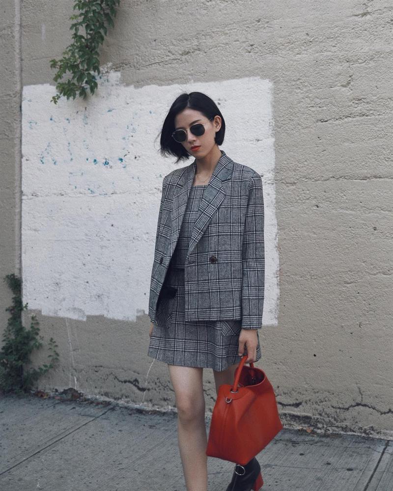 Phụ nữ Pháp mê nhất diện blazer kẻ mùa lạnh, nhìn vừa Tây lại sang xịn hết nấc-11