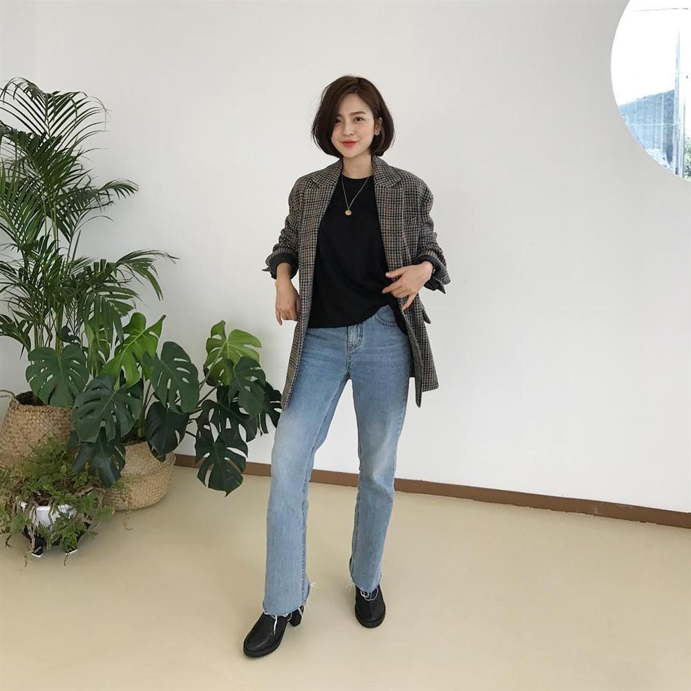 Phụ nữ Pháp mê nhất diện blazer kẻ mùa lạnh, nhìn vừa Tây lại sang xịn hết nấc-3