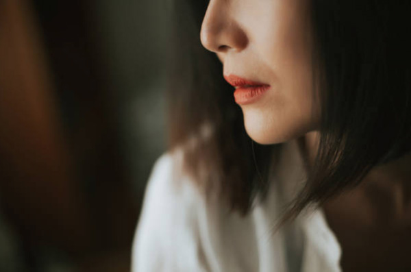 Thấy chồng không đeo nhẫn, tôi nghi ngờ nên đã thuê thám tử theo dõi để rồi phát hiện chuyện động trời-1