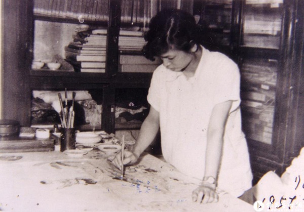 Vị hôn thê biến mất lúc nửa đêm làm thay đổi cả cuộc đời người đàn ông si tình, 40 năm sau cô vợ có màn đặc cách cho chồng khiến ai cũng phải phục-2