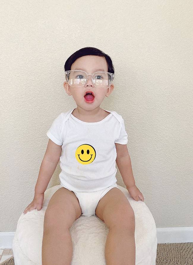 Con trai Phạm Hương sở hữu đôi chân dài miên man giống hệt mẹ, nhìn cậu ấm mà ngưỡng mộ cách nuôi con của Hoa hậu quốc dân-2