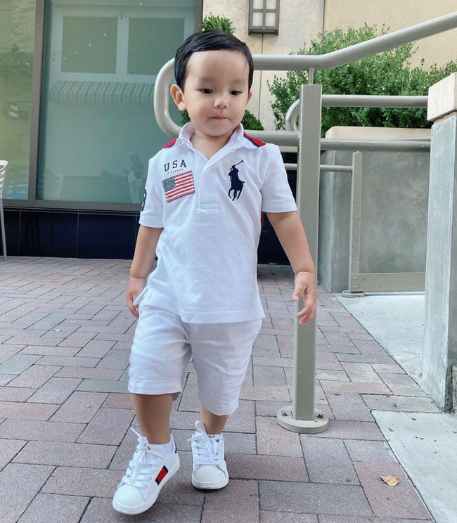 Con trai Phạm Hương sở hữu đôi chân dài miên man giống hệt mẹ, nhìn cậu ấm mà ngưỡng mộ cách nuôi con của Hoa hậu quốc dân-5