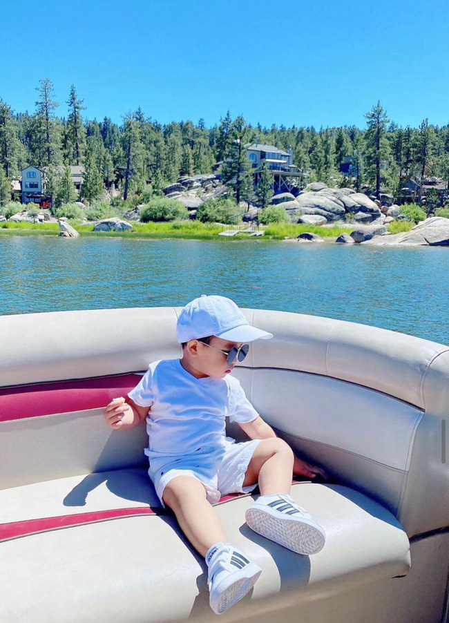 Con trai Phạm Hương sở hữu đôi chân dài miên man giống hệt mẹ, nhìn cậu ấm mà ngưỡng mộ cách nuôi con của Hoa hậu quốc dân-13