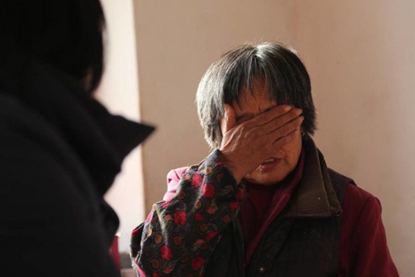 Mẹ già 83 tuổi giết con trai bằng 60 viên thuốc ngủ và những lời khai làm cả phiên tòa chết lặng-6